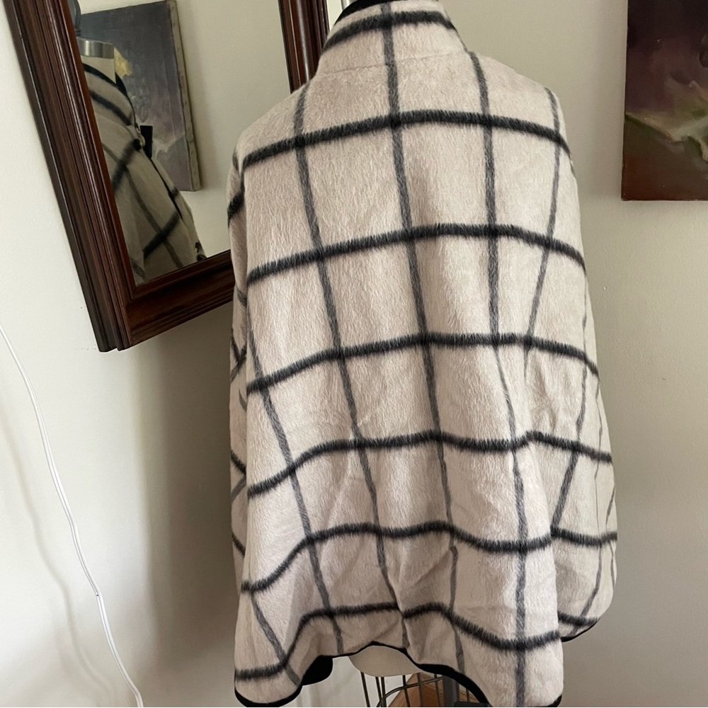 NWT Pearl by Lela Rose Checkered Plaid Wool Cape Poncho with Pockets Size Large - Picture 6 of 11